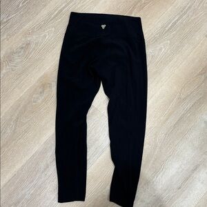 Aritzia | Golden Black Leggings Sz 12